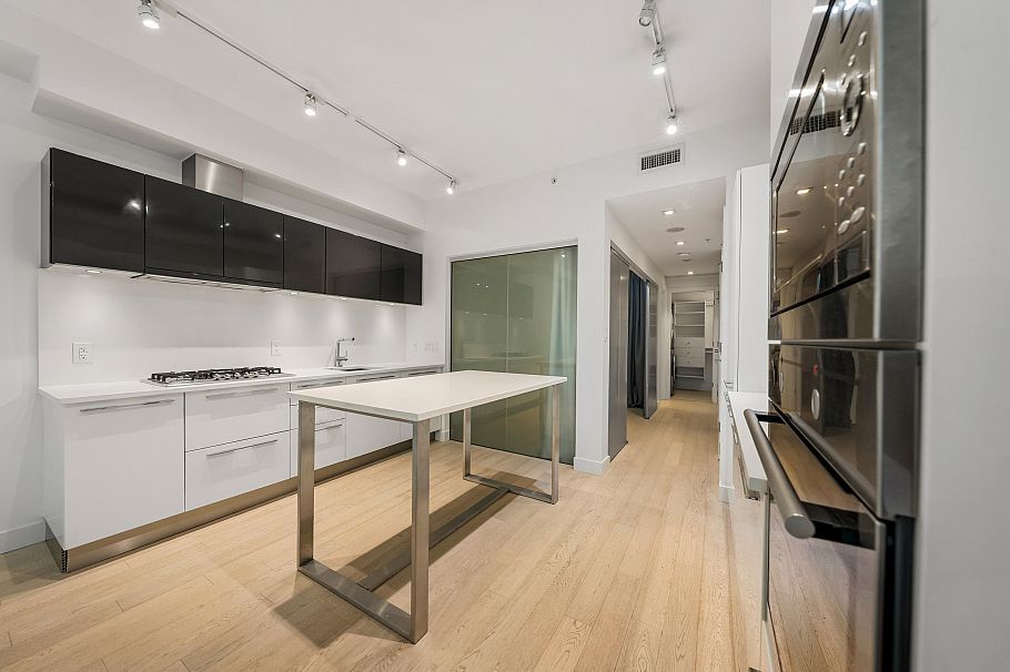 134 E 1st Avenue Vancouver, BC - 19