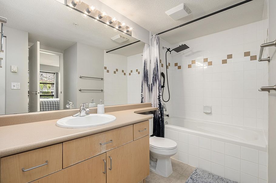 305 124 W 3rd Street North Vancouver, BC - 23