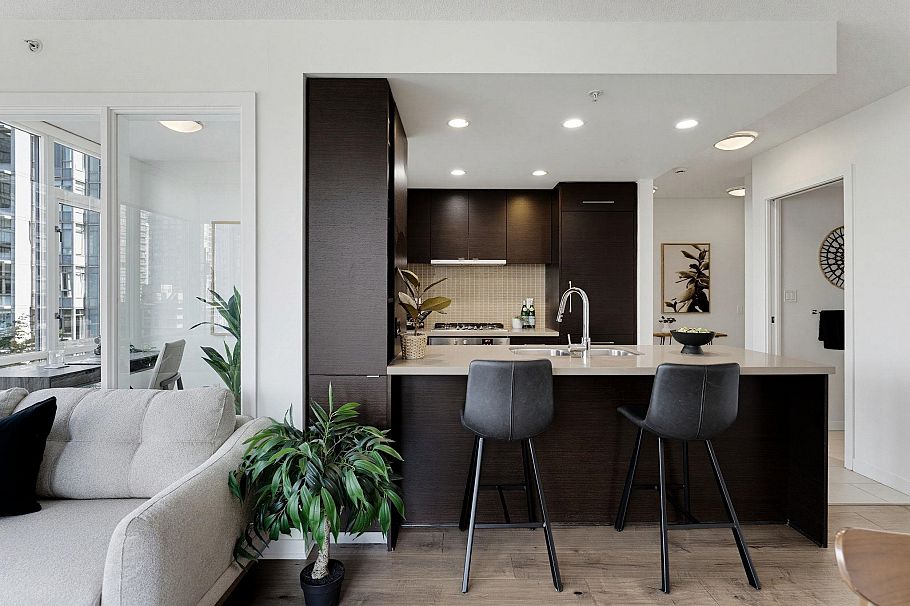 708 833 Homer Street Vancouver, BC - 1