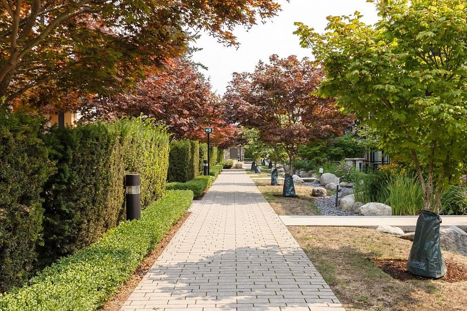 402 3220 Connaught Crescent North Vancouver, BC - 32
