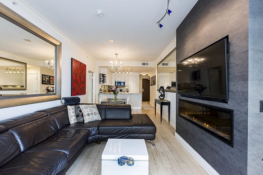 303 199 Victory Ship Way North Vancouver, BC - 16