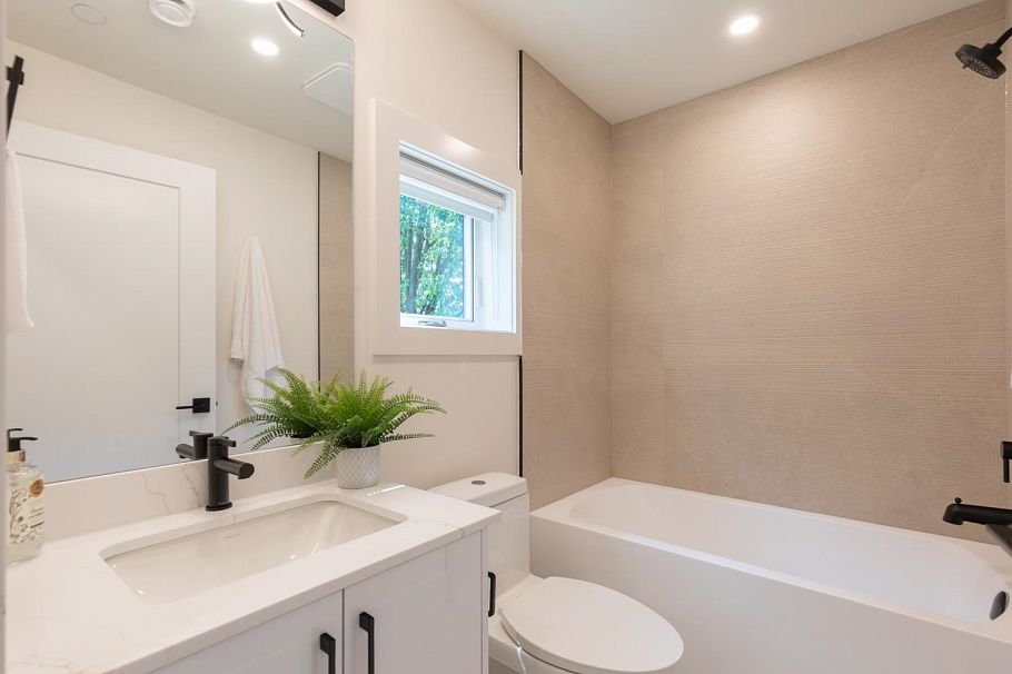 1 3615 Turner Street Vancouver, BC - 17
