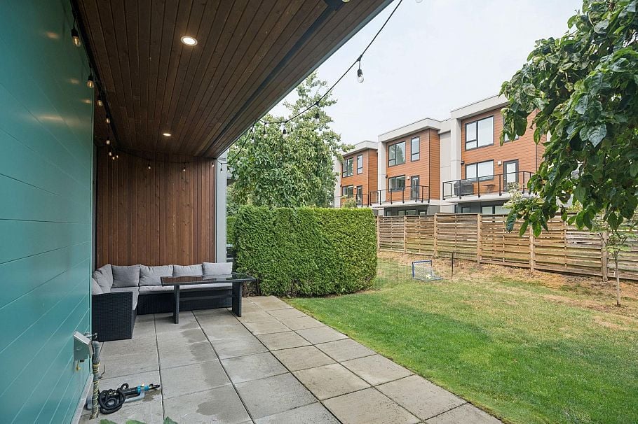 16 3596 Salal Drive North Vancouver, BC - 37