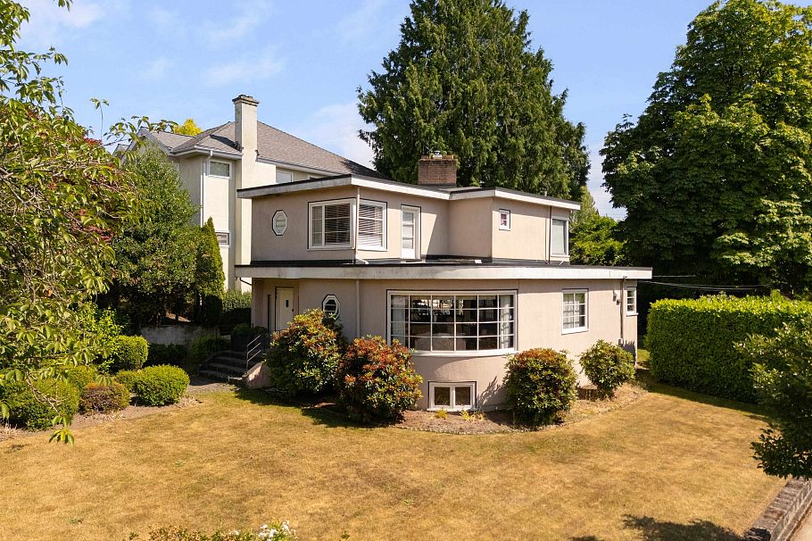 696 W 27th Avenue Vancouver, BC - 3