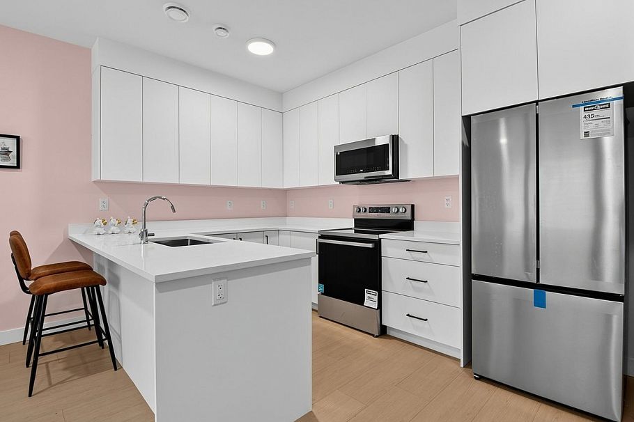 1 2254 E 24th Avenue Vancouver, BC - 4