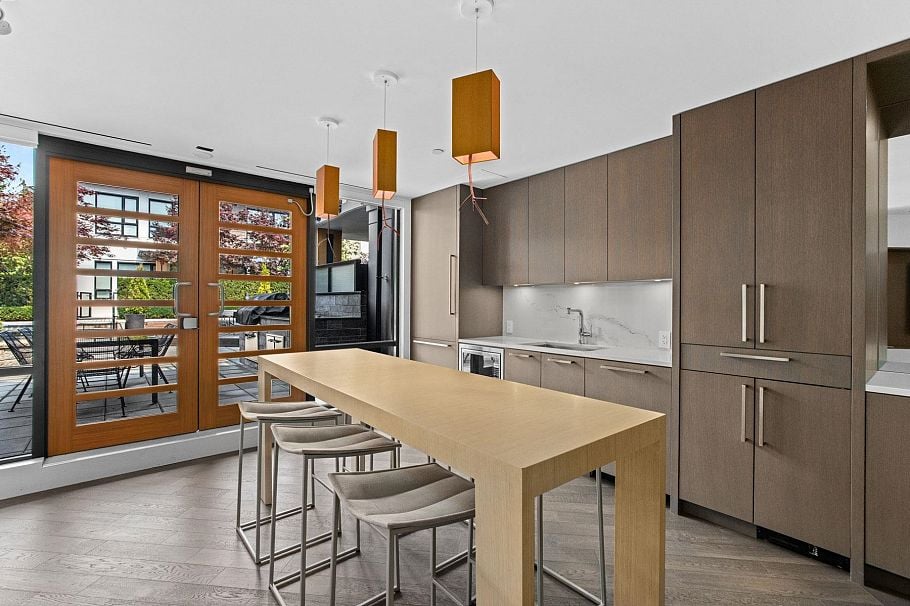 402 3220 Connaught Crescent North Vancouver, BC - 28