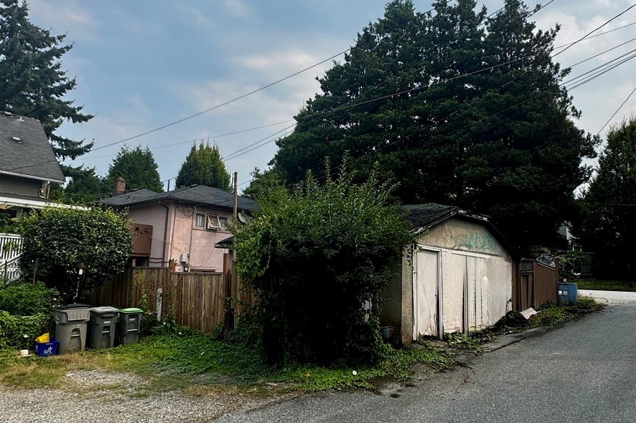 75 N Nanaimo Street Vancouver, BC - 3
