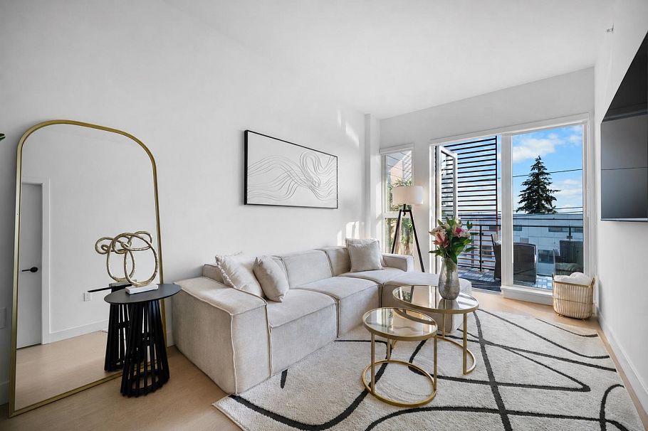 454 422 E 3rd Street North Vancouver, BC - 1