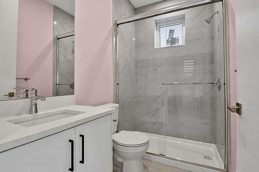 2 2254 E 24th Avenue Vancouver, BC - 4