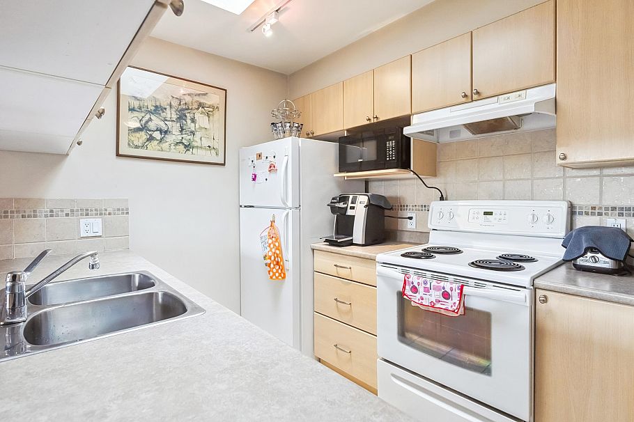 416 2891 E Hastings Street Vancouver, BC - 5