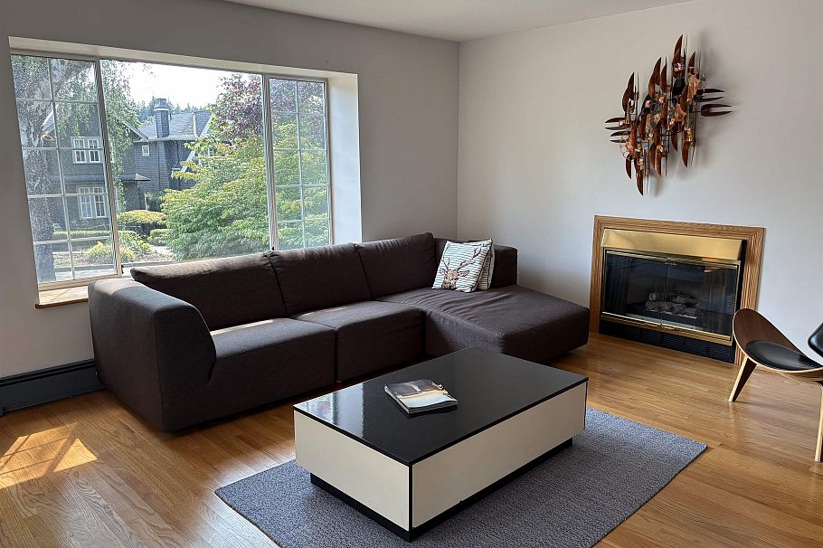 4227 W 14th Avenue Vancouver, BC - 2