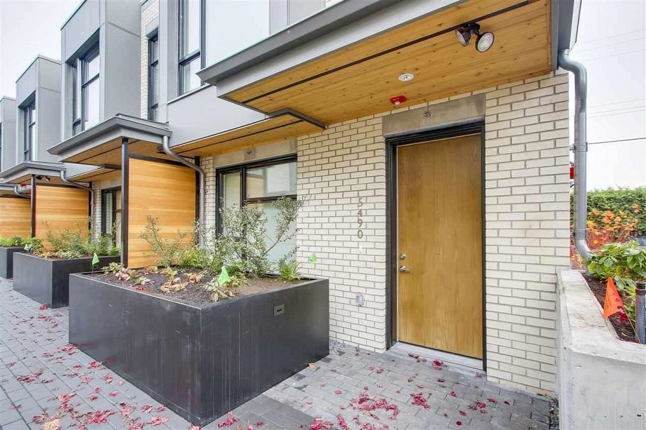 5490 Oak Street Vancouver, BC - 1