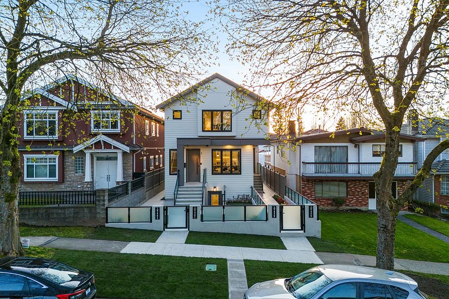 1 5459 Rhodes Street Vancouver, BC - 2