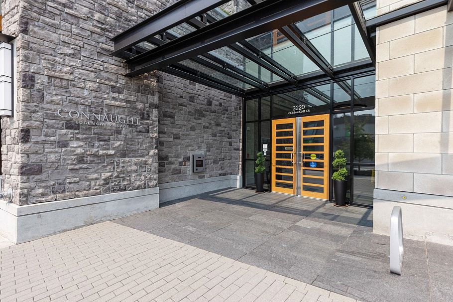 402 3220 Connaught Crescent North Vancouver, BC - 37