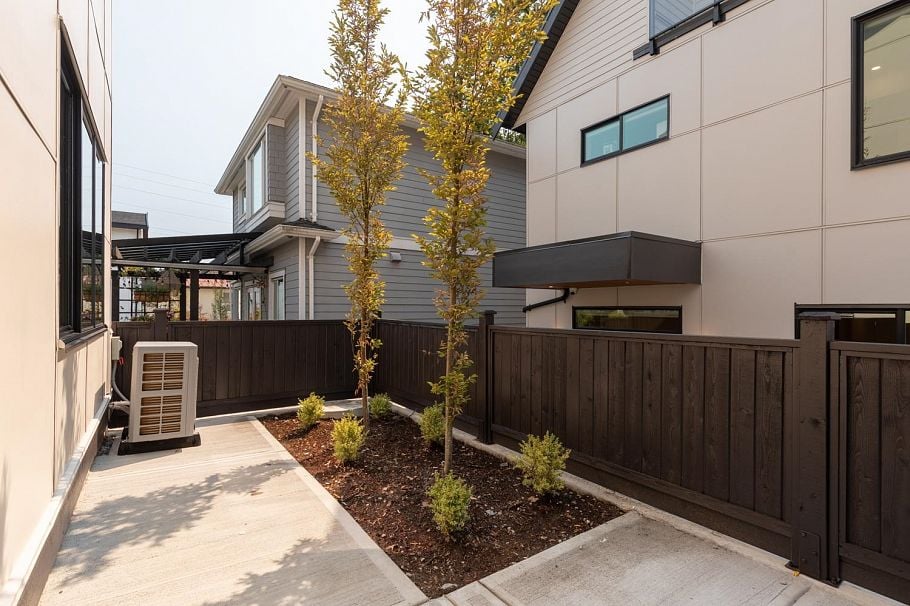 3 3615 Turner Street Vancouver, BC - 25
