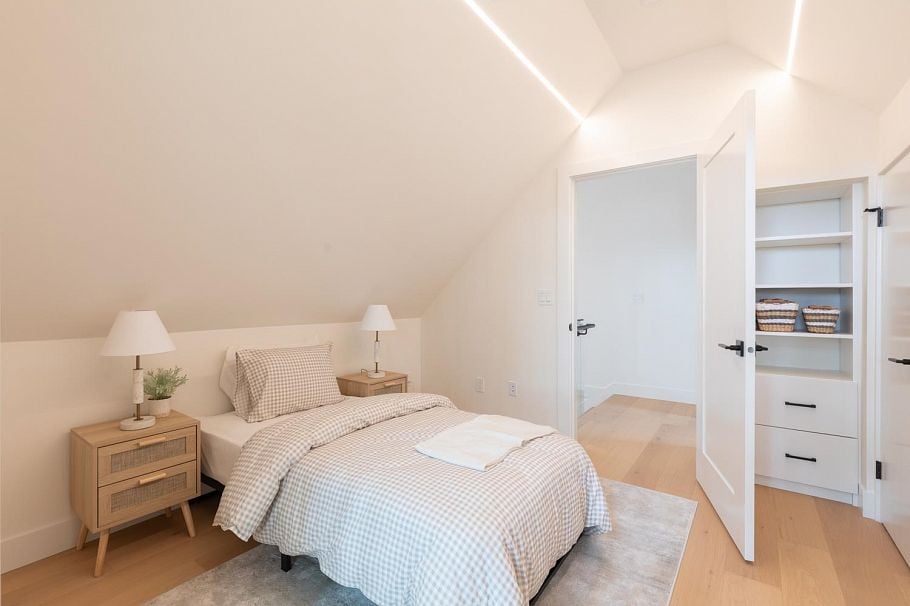 1 3615 Turner Street Vancouver, BC - 26