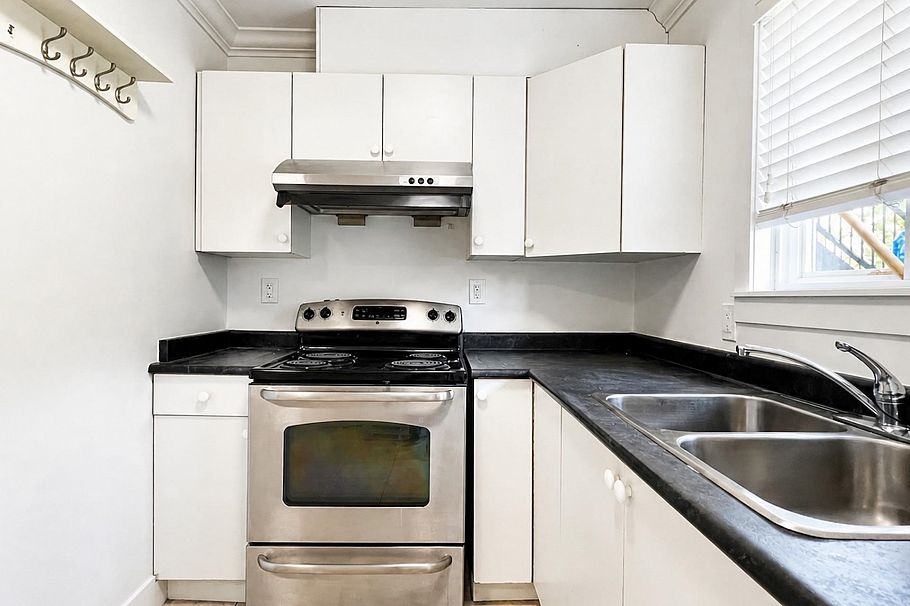 2388 E 5th Avenue Vancouver, BC - 22