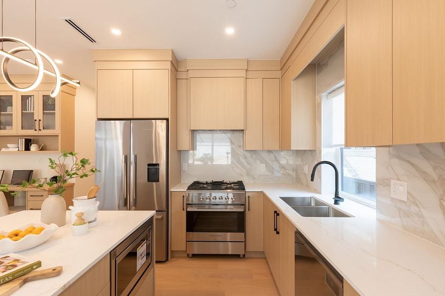 4 3615 Turner Street Vancouver, BC - 9
