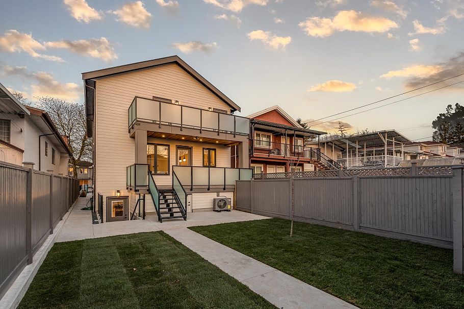 1 5459 Rhodes Street Vancouver, BC - 29