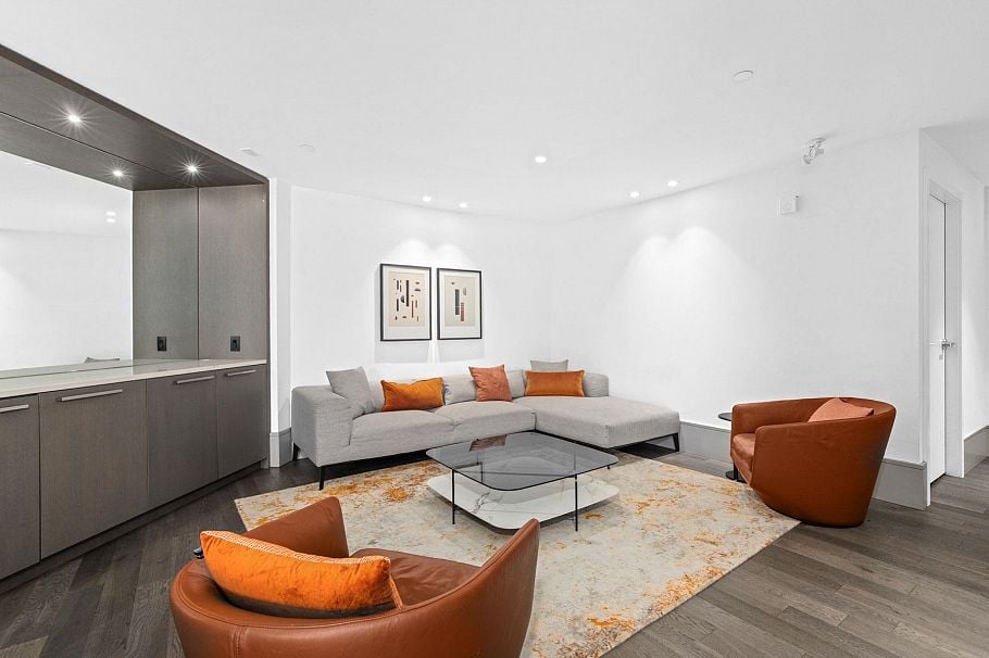 402 3220 Connaught Crescent North Vancouver, BC - 27