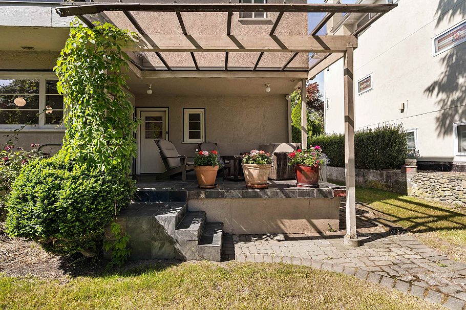 696 W 27th Avenue Vancouver, BC - 29