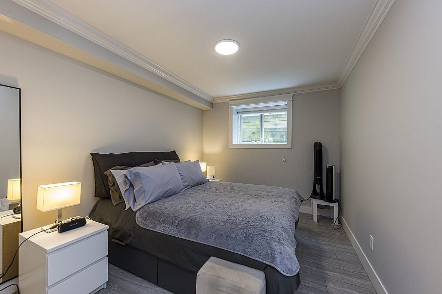 842 W 20th Street North Vancouver, BC - 34