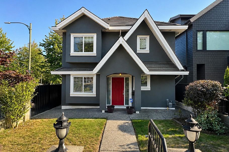 2388 E 5th Avenue Vancouver, BC - 1