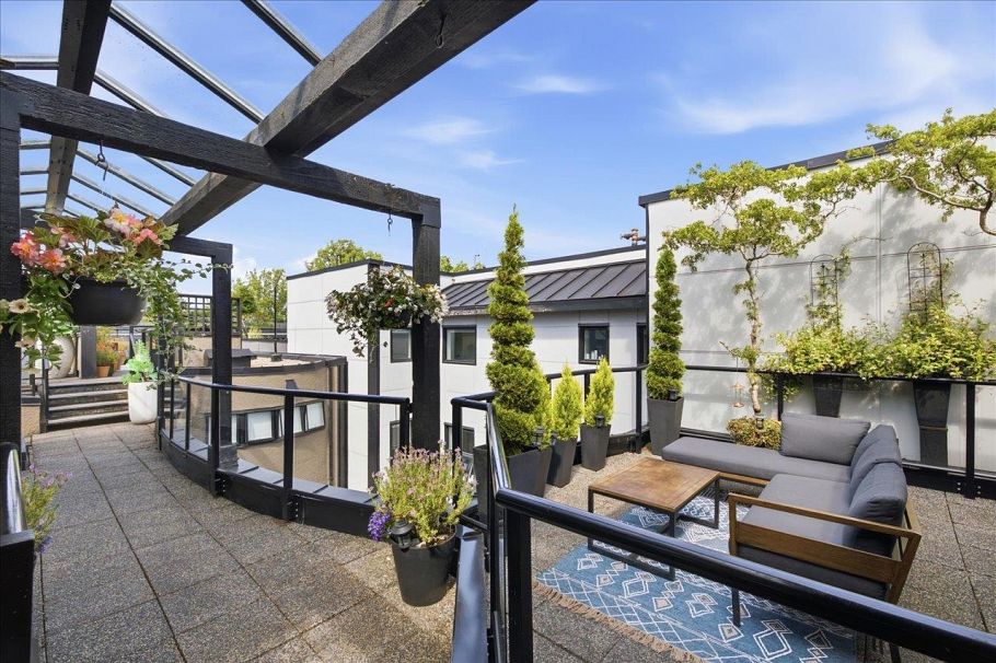401 3673 W 11th Avenue Vancouver, BC - 3