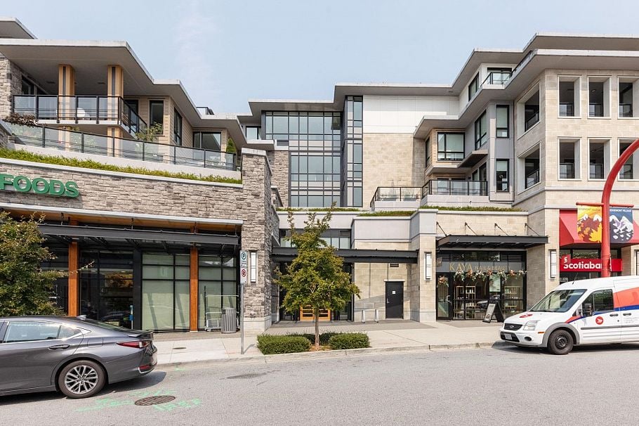 402 3220 Connaught Crescent North Vancouver, BC - 36