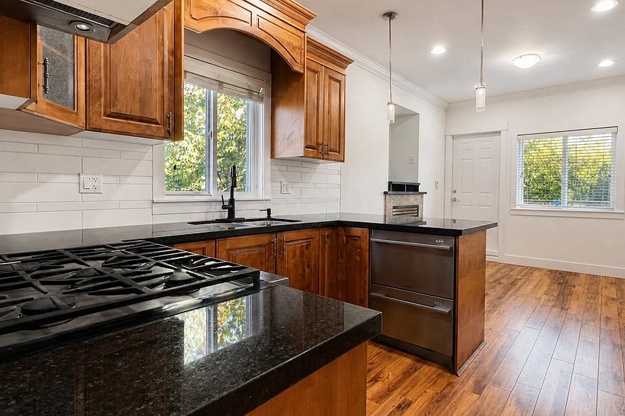 2388 E 5th Avenue Vancouver, BC - 6