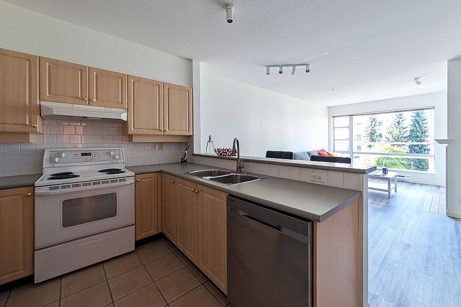 422 3629 Deercrest Drive North Vancouver, BC - 8