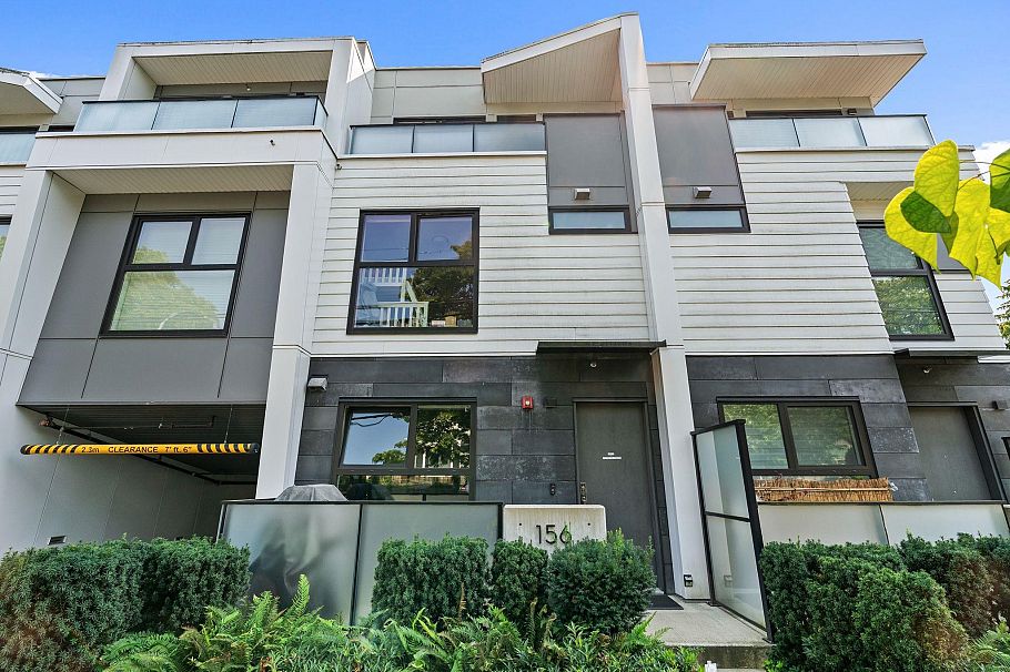 156 W Woodstock Avenue Vancouver, BC - 2