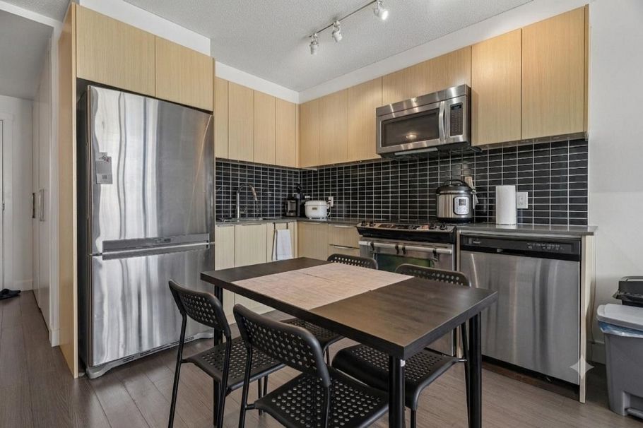 703 1325 Rolston Street Vancouver, BC - 3
