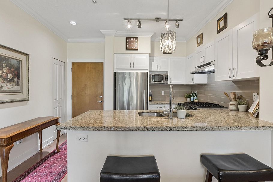 203 1111 E 27th Street North Vancouver, BC - 8
