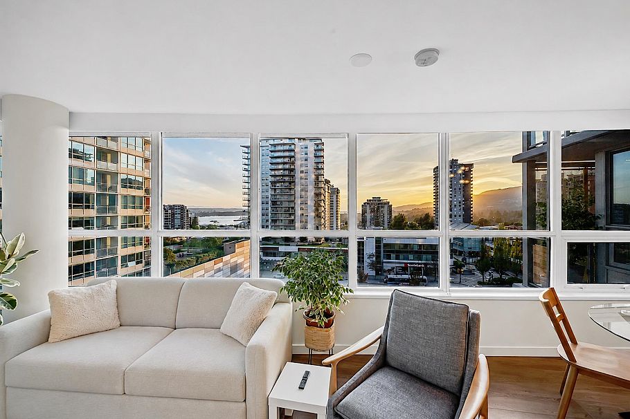 704 125 E 14th Street North Vancouver, BC - 17