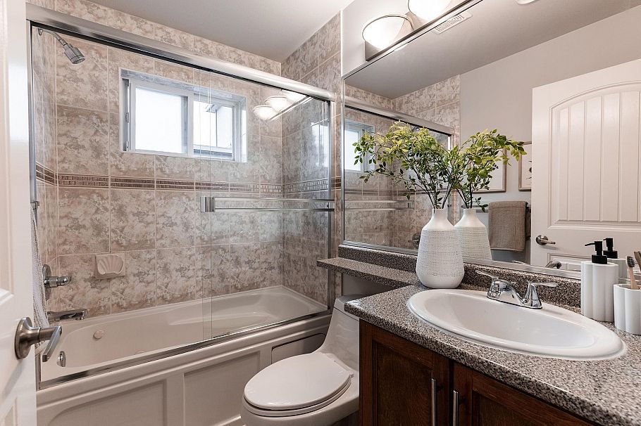 2139 Triumph Street Vancouver, BC - 13