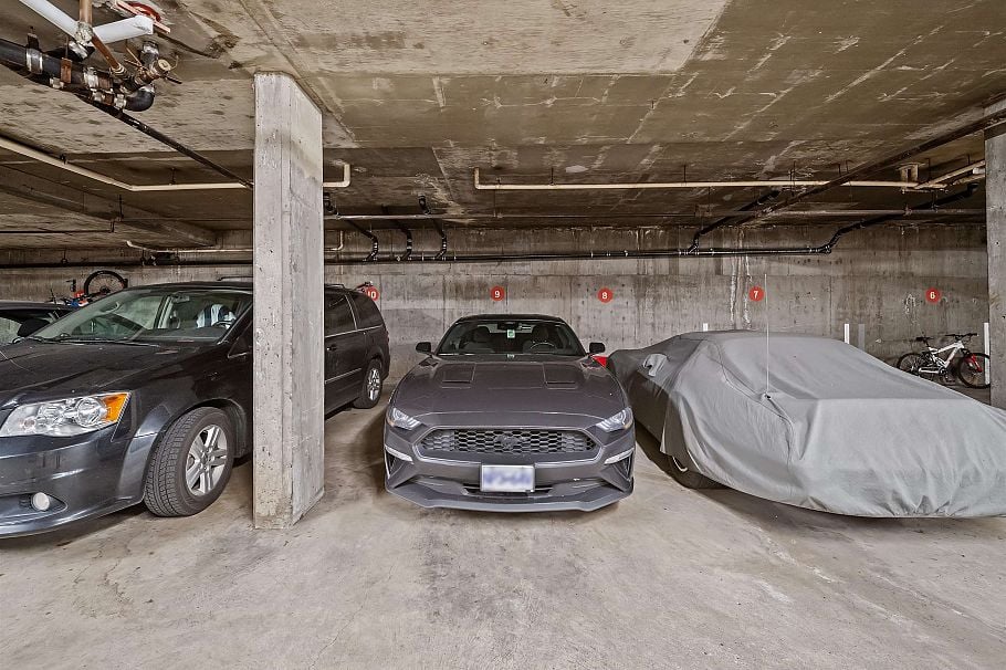 210 141 W 13th Street North Vancouver, BC - 25