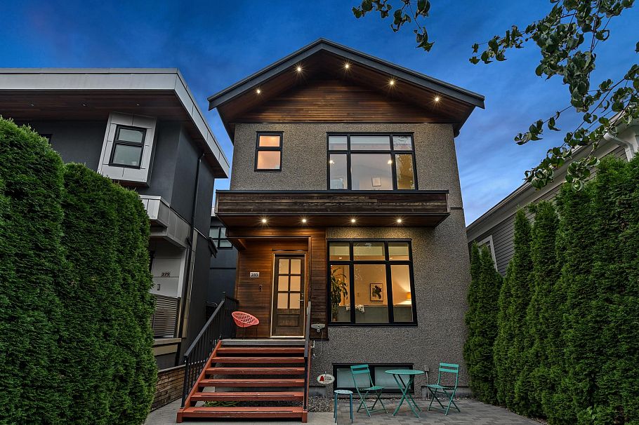 285 E 19th Avenue Vancouver, BC - 2