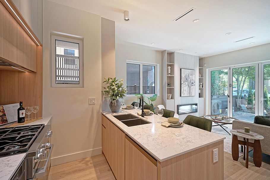 1 3315 W 10th Street Vancouver, BC - 9