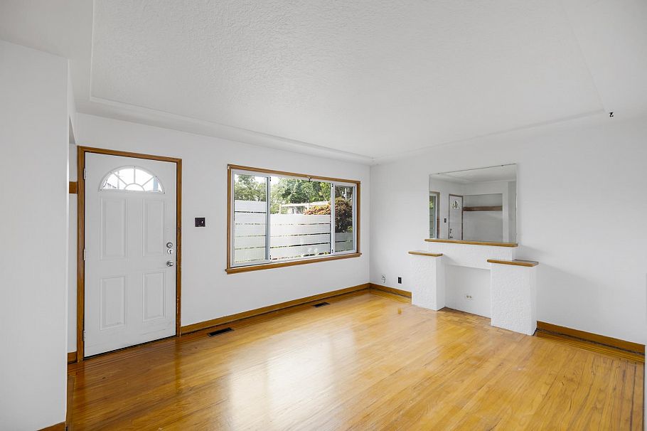 7544 Main Street Vancouver, BC - 25