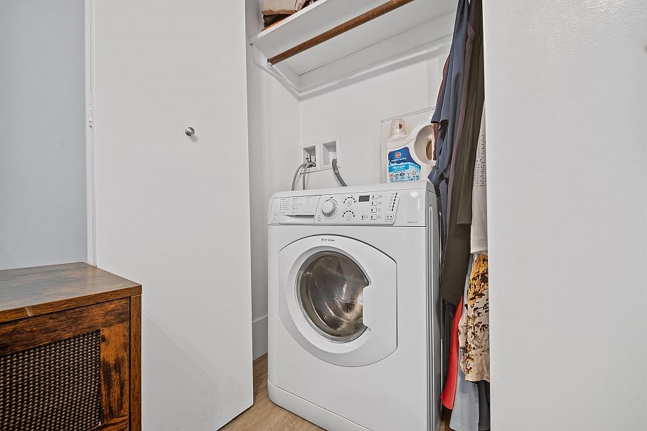 210 141 W 13th Street North Vancouver, BC - 14