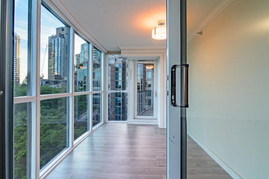 802 388 Drake Street Vancouver, BC - 3