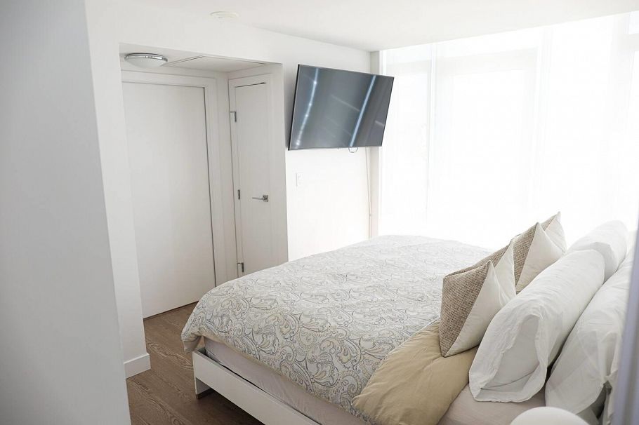 4103 1283 Howe Street Vancouver, BC - 5
