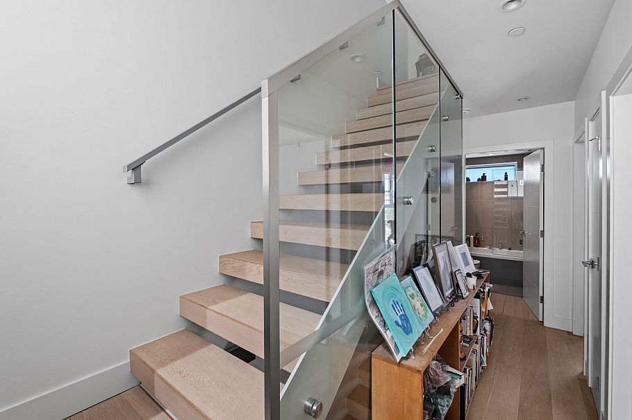 156 W Woodstock Avenue Vancouver, BC - 7