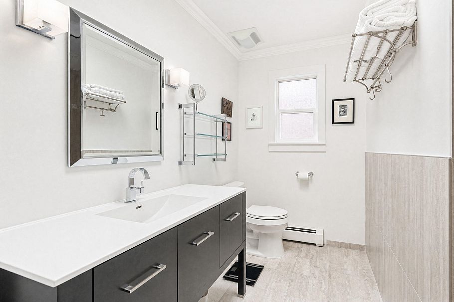 2183 Napier Street Vancouver, BC - 24