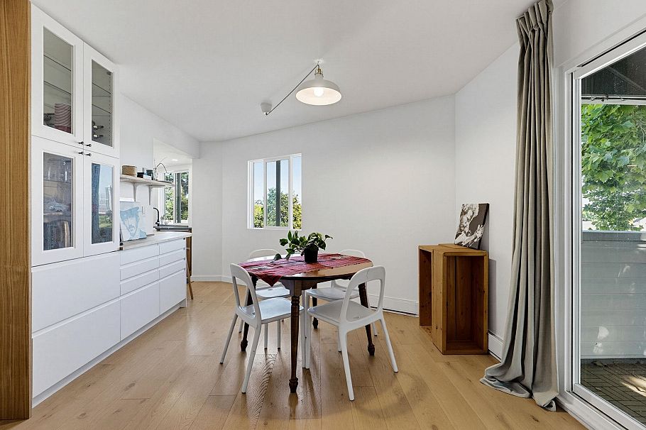 219 2910 E Pender Street Vancouver, BC - 4