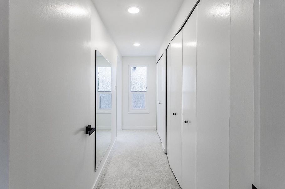 962 E 11th Avenue Vancouver, BC - 32
