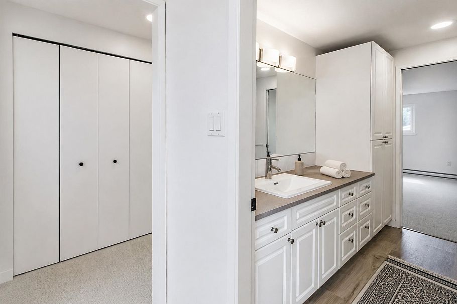 962 E 11th Avenue Vancouver, BC - 30