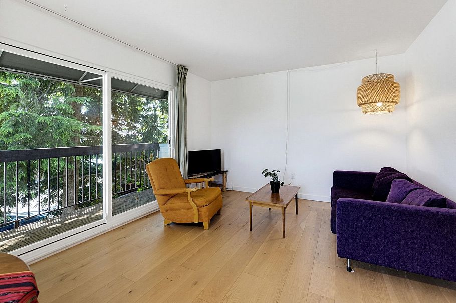 219 2910 E Pender Street Vancouver, BC - 1