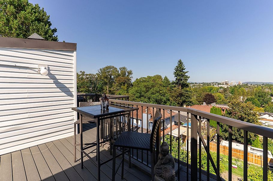 219 2910 E Pender Street Vancouver, BC - 19